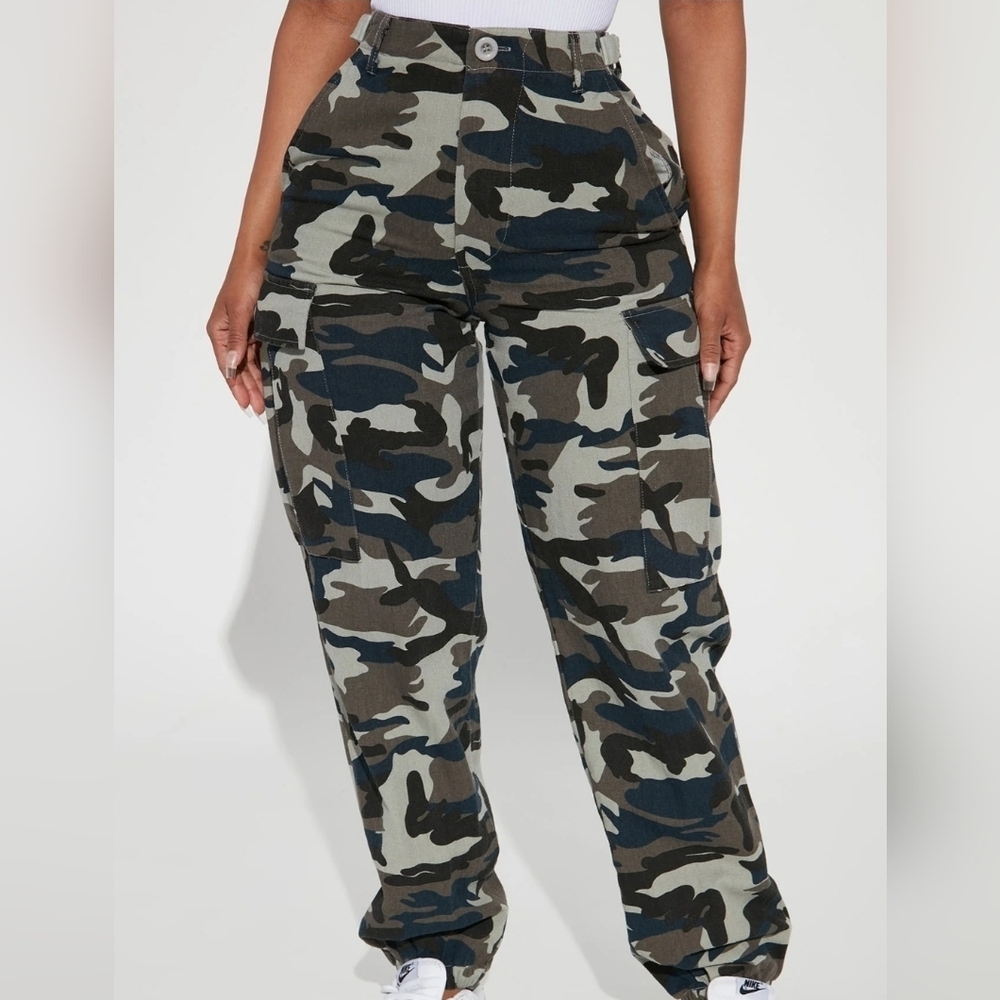 Fashion Nova cargo pants Cadet Kim Oversized Camo Pants - Navy/Combo Size 2XL